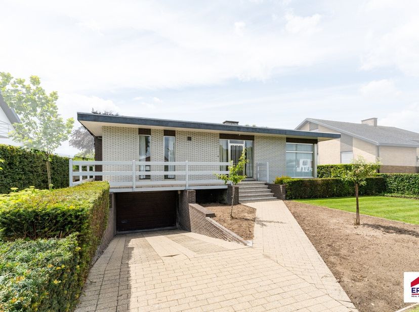 [[ DIT PAND NEEMT DEEL AAN DE ERA OPEN HUIZEN DAG OP 3 MEI VAN 11:00 TOT 12:00 ]]Vrijstaande woning op een perceel van 795 m² en mooi gelegen in Pitte