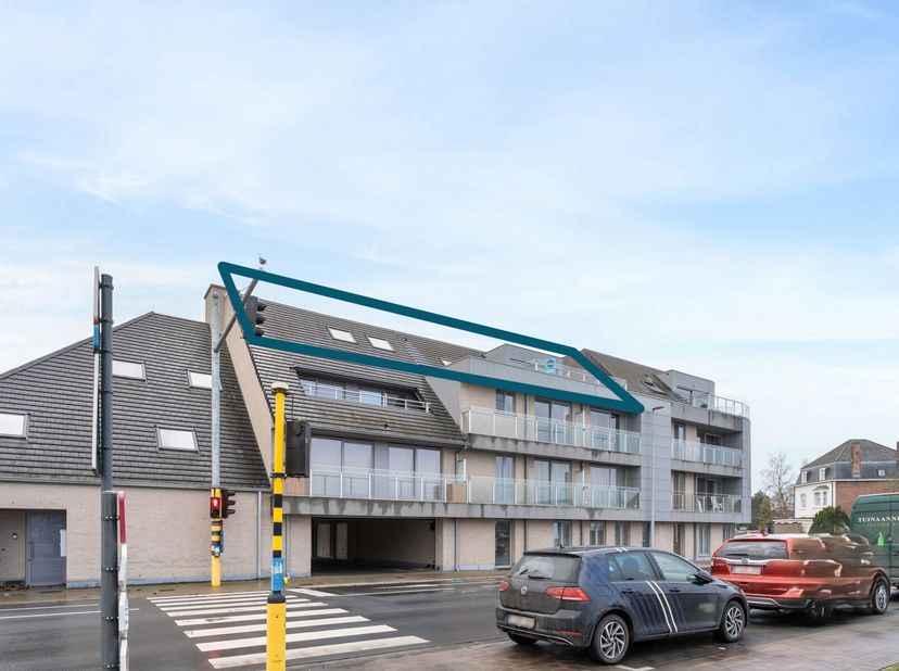 Ontdek dit zeer mooi appartement met 2 slaapkamers en 2 terrassen in Rumbeke.&lt;br /&gt;
De indeling is als volgt:&lt;br /&gt;
- Inkomhall&lt;br /&gt;
- Toilet&lt;br /&gt;
-