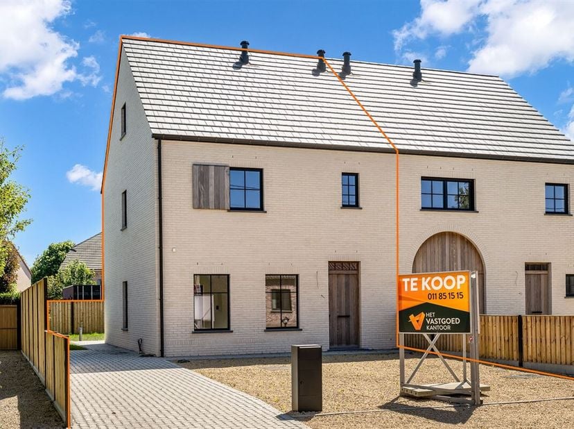 Prachtig afgewerkte nieuwbouwwoning (195m²) met 3 slaapkamers + zolder en volledige afgewerkte tuin te Beringen. &lt;br /&gt;
Belangrijkste troeven: &lt;br /&gt;