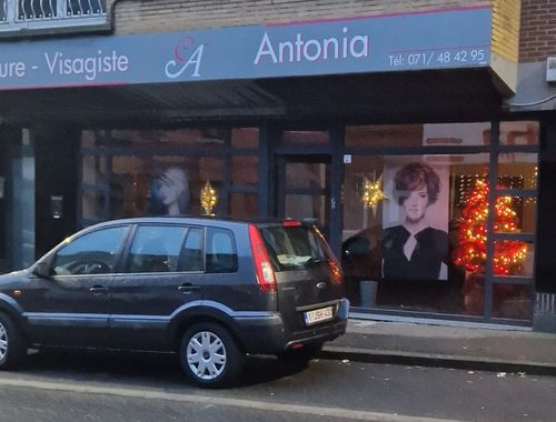                                         Handelsgelijkvloers te koop in Gilly, € 150.000
