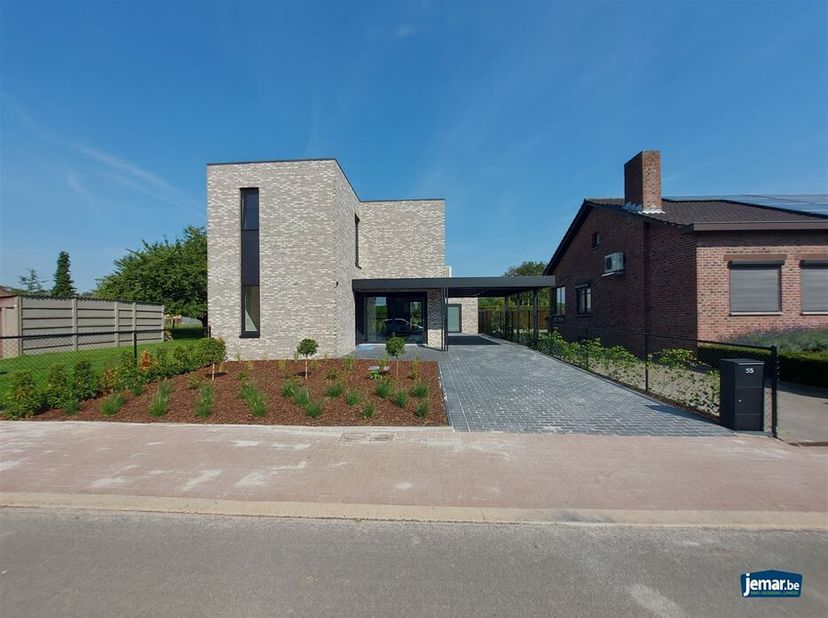 Te huur: deze moderne nieuwbouwwoning in Maasmechelen biedt een eigentijdse levensstijl in een groene omgeving. &lt;br /&gt;
Bij binnenkomst word je verwelk