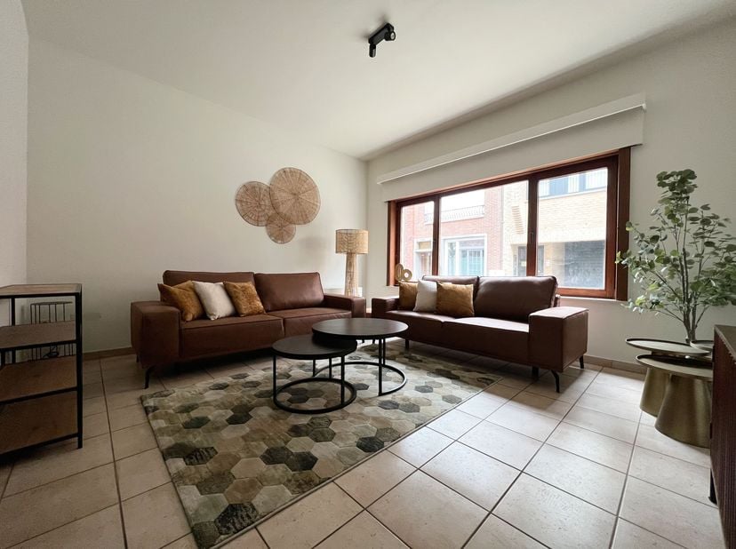 Op een zeer gunstige ligging te Torhout, nabij het station, centrum, diverse kleinhandelszaken en invalswegen, treffen we dit instapklaar appartement