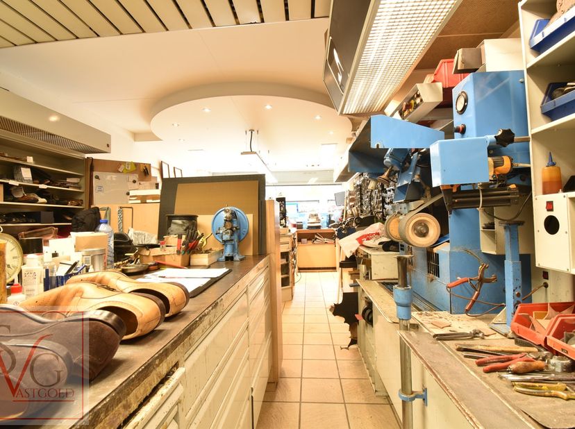 Te koop, multifunctionele eigendom op topligging aan Markt in Oudenaarde!&lt;br /&gt;
TOPPER voor wie op zoek is naar de ideale combinatie van WONEN EN WERK