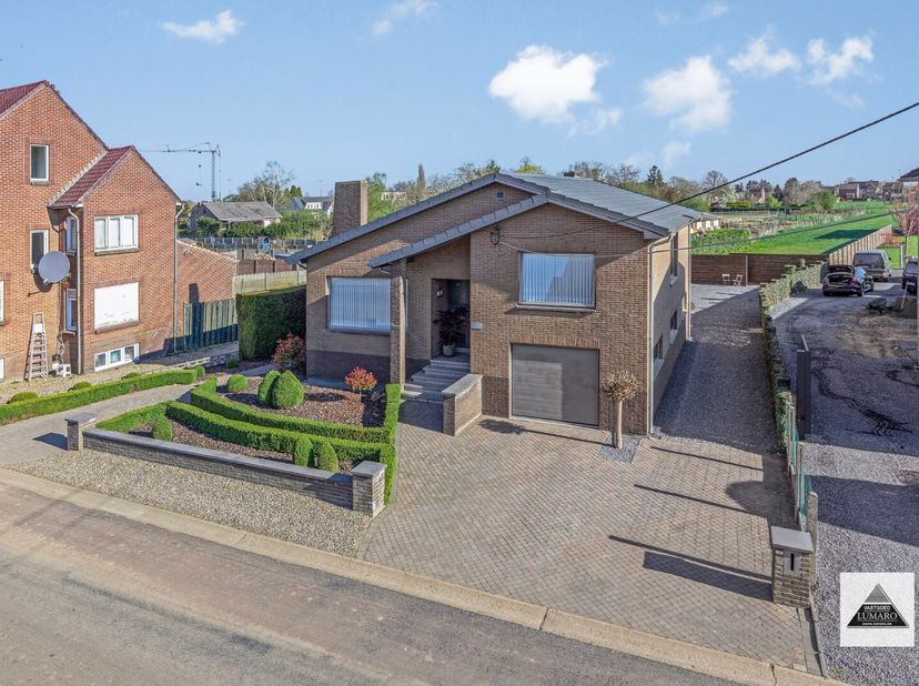 Vrijstaande, gezellige gezinswoning  met 3 slaapkamers, garage. Weide.  totale oppervlakte is 2710 m². Open zicht over de velden!&lt;br /&gt;
Deze goed onde