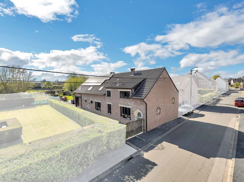Voor meer info of een bezoek, bel 053 59 49 33 - TOPPER - Op een strategische locatie in Ternat vinden we deze ruime landelijke villa op een perceelop
