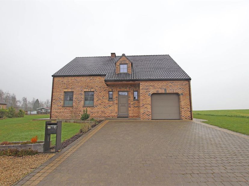 Vraag uw bezoek aan via https://kdc-immo.mijnhuurprofiel.be/whise/6992023.&lt;br /&gt;
Prachtige villa gelegen op een aangename locatie te Bossut (Grez-Doic