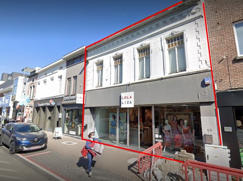 Goed gelegen, kwalitatief verhuurde investeringseigendom, in het centrum van Geraardsbergen op een perceel van 06 a 60 ca. Dit pand is verhuurd met ee