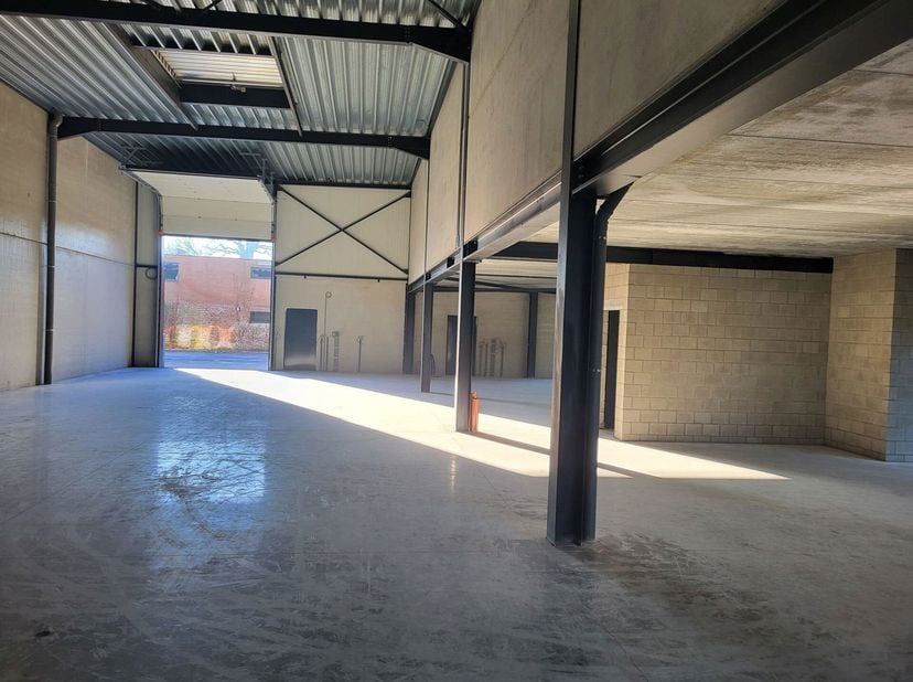 TE HUUR:&lt;br /&gt;
KMO-Unit in project De Berken van 600m² gelegen op een AAA-locatie langsheen de Houthalenseweg. Deze unit bestaat uit een hal van 221m²