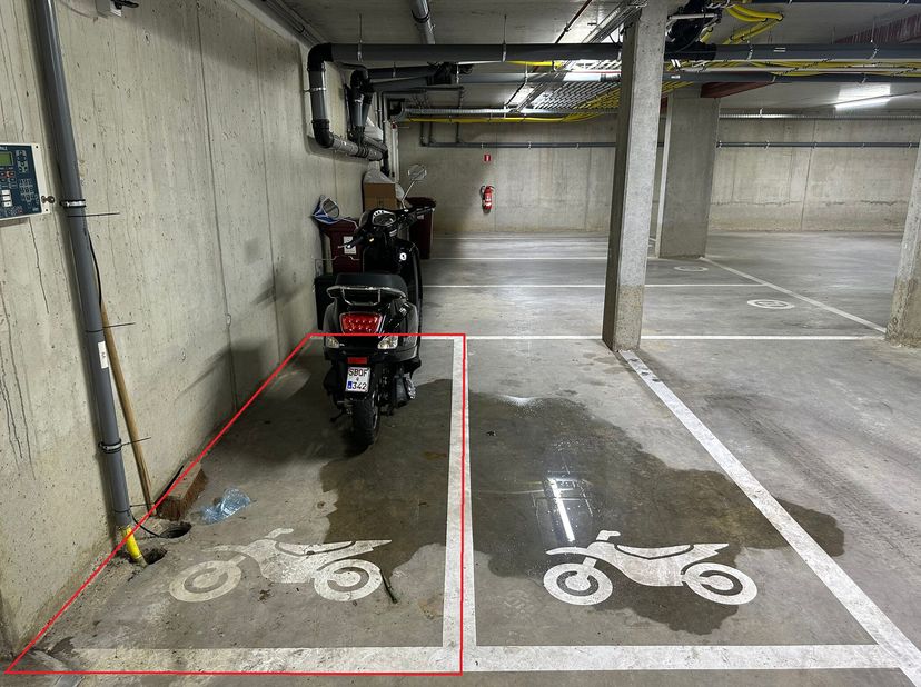 Ondergrondse motostaanplaats te huur aangeboden in Schoten aan de Boekenborglei 22.&lt;br /&gt;
Makkelijke toegang via automatische toegangspoort&lt;br /&gt;
Bijz