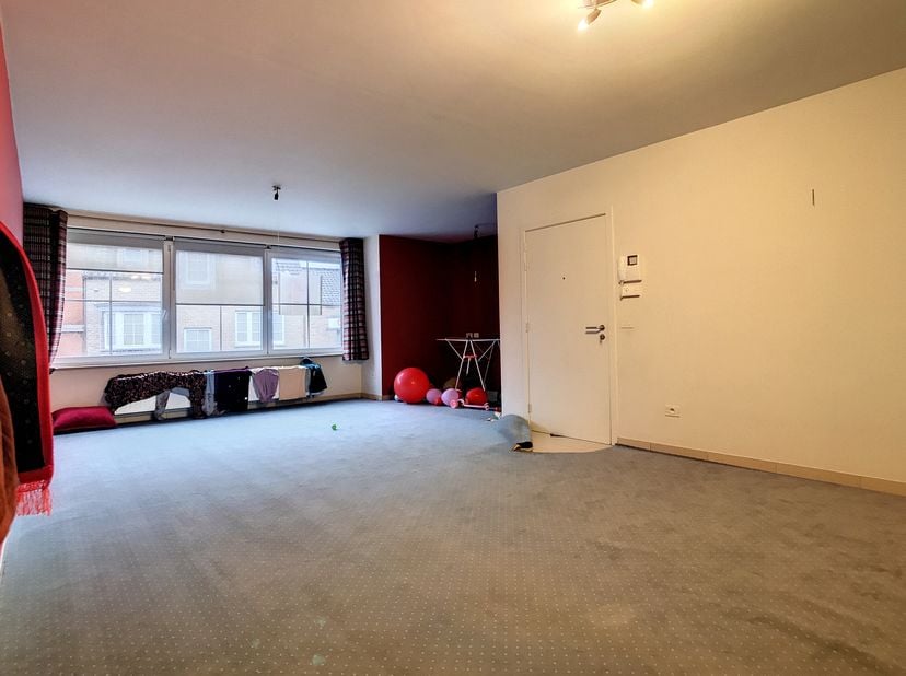 De snelste manier om een bezoek te brengen aan dit appartement? Vraag je bezoek aan via de rode knop op onze website (www.dewaele.com) en je wordt gec