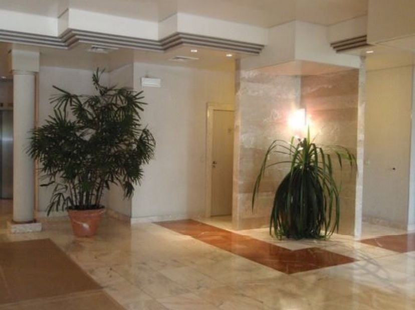 ESPACES DE BUREAUX A LOUER&lt;br /&gt;
plusieurs surfaces sur différents niveaux&lt;br /&gt;
info&#039;s 02 540 20 20