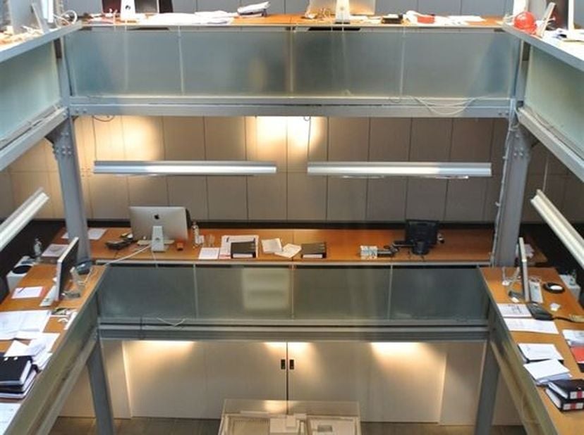 Burelencomplex in het centrum van lier, in de directe omgeving van de Sint-Gummaruskerk. &lt;br /&gt;
Het burelencomplex is een voormalig ijzermagazijn dat
