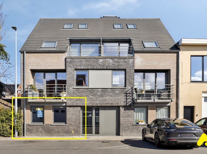 Volledig instapklaar gelijkvloers appartement met 2 slaapkamers gelegen op wandelafstand van De Markt!&lt;br /&gt;
&lt;br /&gt;
Het appartement omvat inkom, ruime
