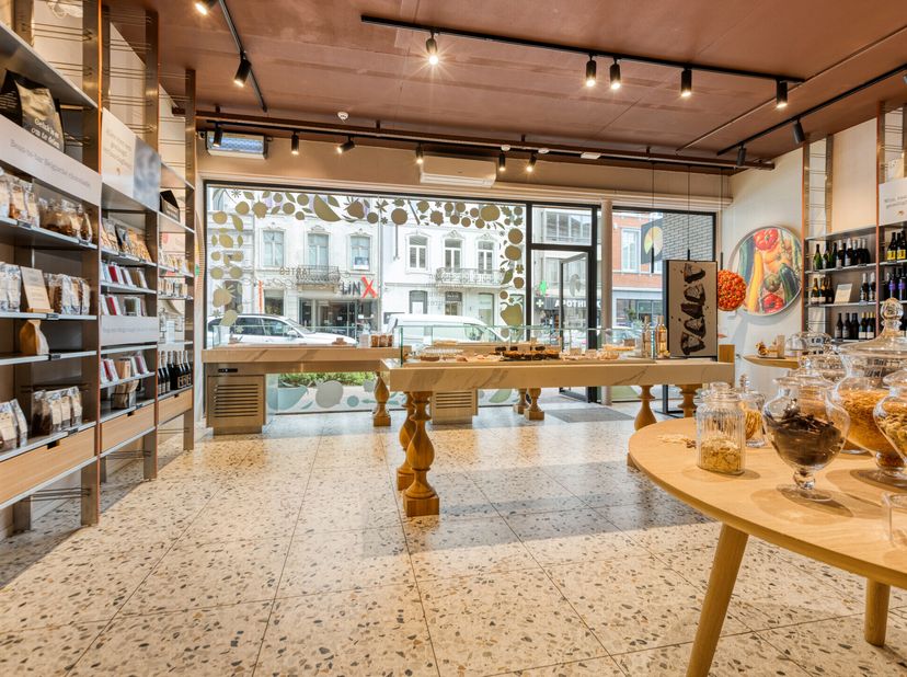 Vous recherchez l&#039;endroit idéal pour votre nouvelle entreprise? Ce bâtiment commercial spacieux situé au Havermarkt 16 à Hasselt offre de nombreuses o