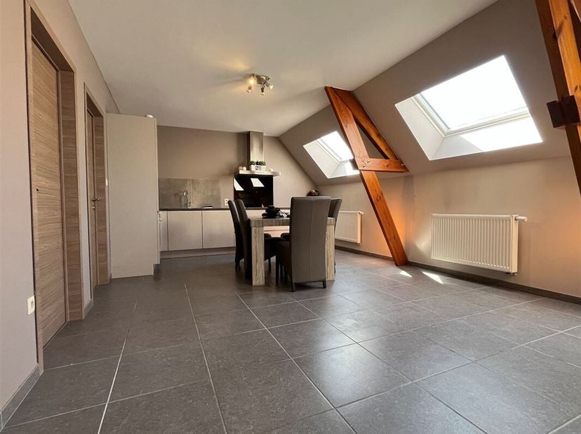 Très bel appartement de +/- 60m² sis à Gaurain-ramecroix, proche de toutes commodités et des axes autoroutiers.&lt;br /&gt;
Le bien au 1er étage d&#039;une résid