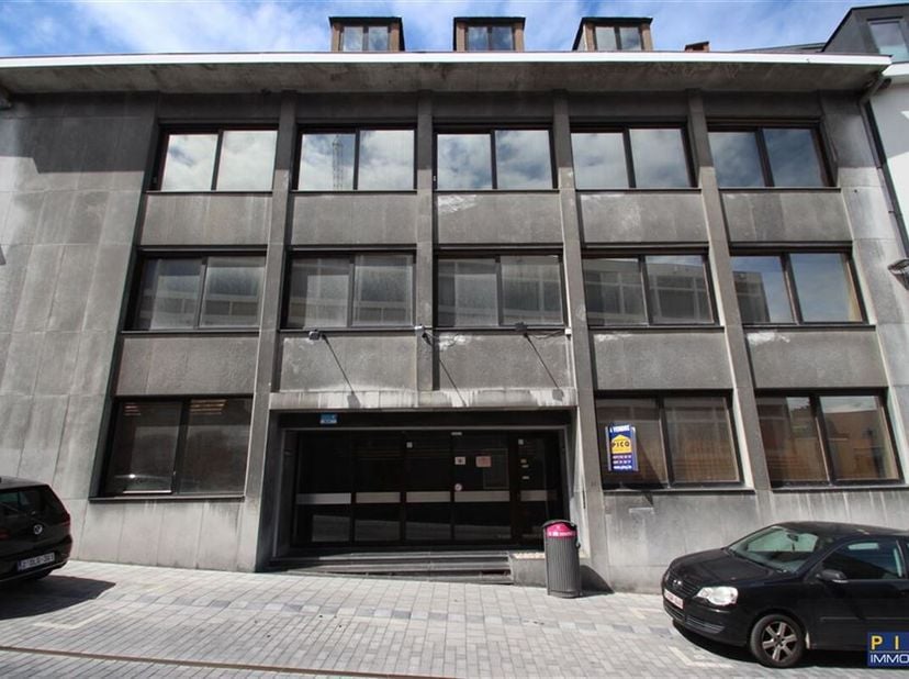 Ensemble de 4 locaux/ bureaux de 150 m², agréablement situé au coeur de la ville, au 1er étage d&#039;un exceptionnel immeuble actuellement composé de 20 l