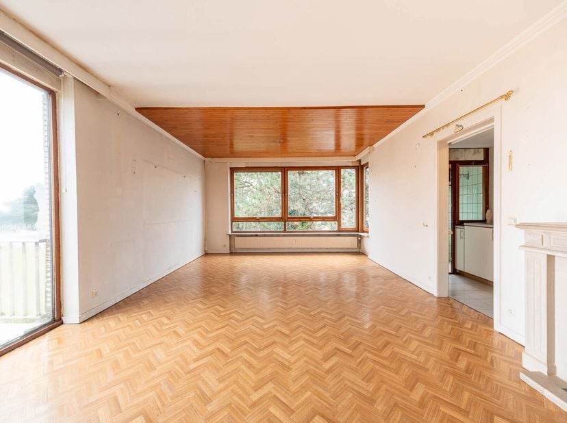 Appartement à rafraîchir en bon état, idéal pour ceux qui souhaitent emménager sans souci.La surface habitable est de 73 m² et l&#039;appartement est situé
