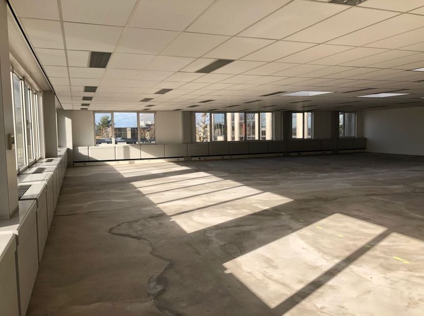 Optimaal gelegen kantoorruimte van 300 m² nabij Ikea Zaventem en de E40. Prijs/kwaliteit is de ruimte heel interessant. Het lichtrijke kantoor bevindt