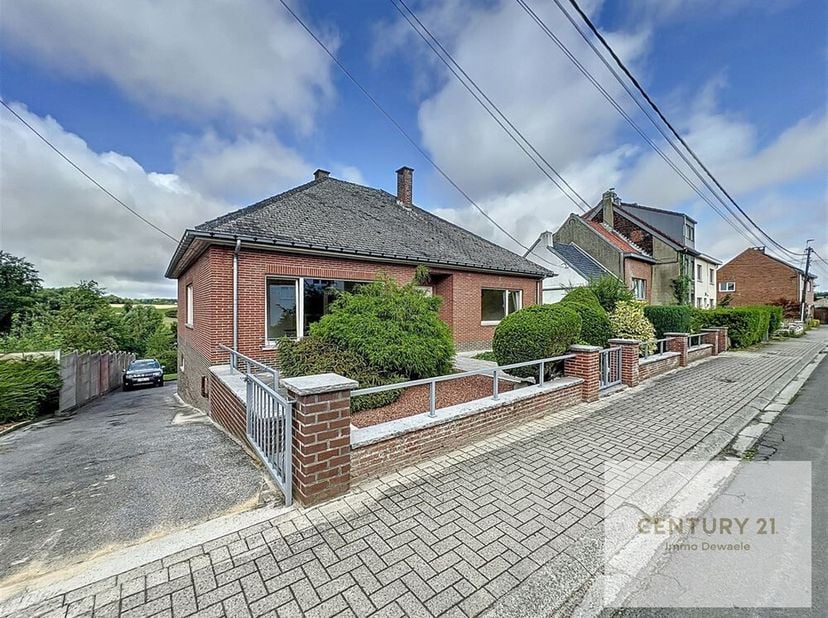 Visites à planifier via https://www.immodewaele.be/fr/a-louer/80775/maison-a-braine-l-alleud - Quartier Ermite au calme et avec vue imprenable, villa