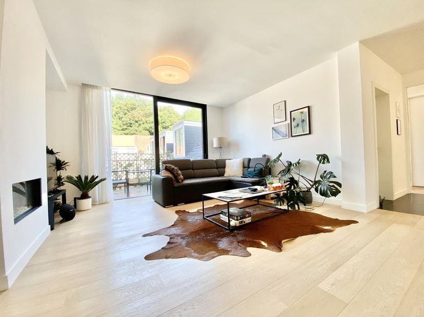 VICTOIRE-JUNOT presenteert u exclusief dit prachtige appartement van 100 m² op een ideale locatie in Ukkel, in een groene en rustige omgeving, op een