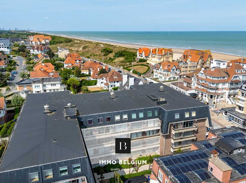 Ce spacieux appartement avec 2 chambres est situé au 2e étage de la résidence Lilyta, à deux pas de la digue dans le pittoresque village du Coq.&lt;br /&gt;