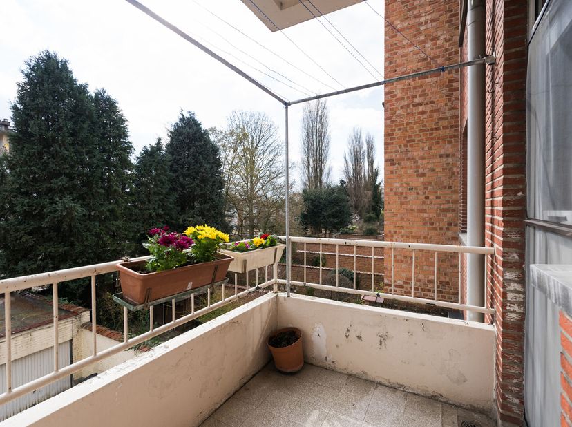 KOEKELBERG  Basilique de Koekelberg sur une rue calme : Bel APPARTEMENT (2ch/1sdb) de ± 91m² (Bruts selon PEB) avec une TERRASSE, un box de GARAGE et
