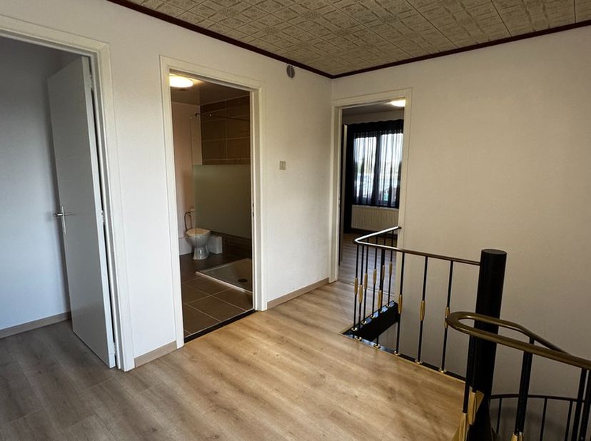 Ben je op zoek naar een gezellig, instapklaar appartement in een rustige buurt, met alle voorzieningen binnen handbereik? Dan is dit appartement aan d