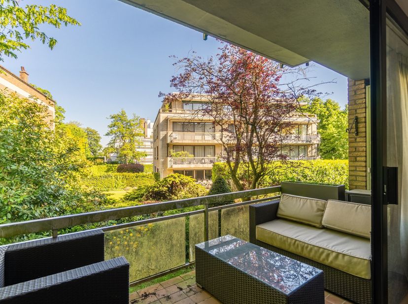 Dans le quartier recherché de l&#039;Observatoire-Vert Chasseur, à proximité de l&#039;Ecole Européenne et du Bois de la Cambre se situe ce magnifique apparteme