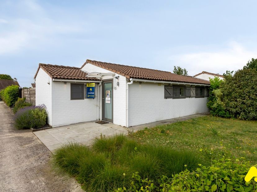 Vakantiewoning met tuin, parking en 2 slaapkamers gelegen in het vakantiedomein Duinendaele I.&lt;br /&gt;
&lt;br /&gt;
De woning omvat een inkomhall, een hedenda