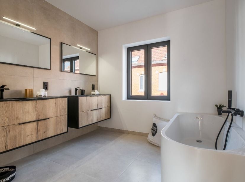 Ce projet est idéalement situé à Essenbeek,Halle. Il bénéficie dune localisation parfaite, à la fois proche du centre-ville et entouré de calme et de