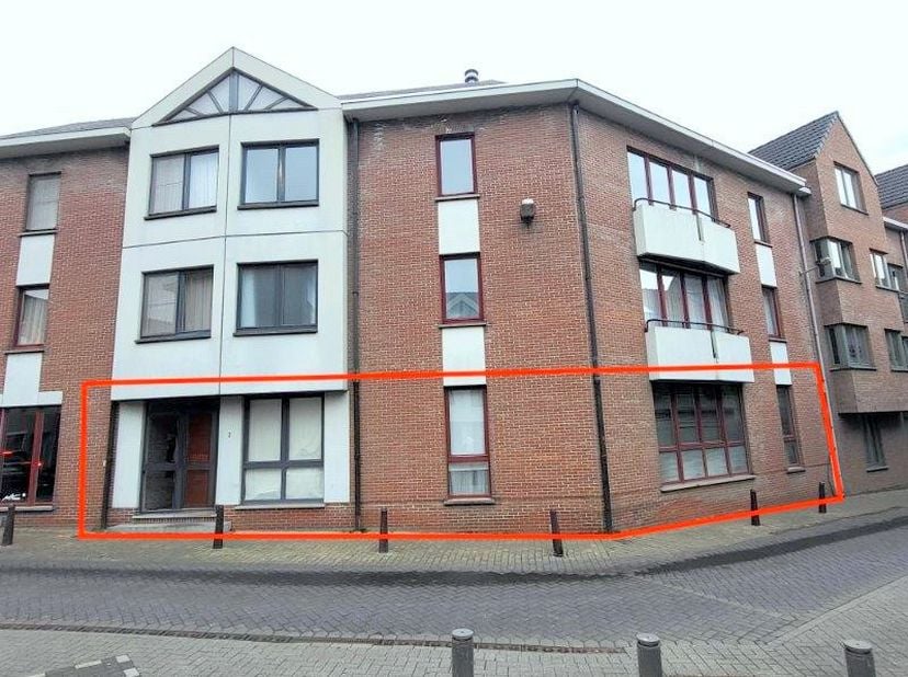 Ruim en stijlvol appartement in het hart van Temse, vlak bij het charmante gemeenteplein!&lt;br /&gt;
Met een royale bewoonbare oppervlakte van 120 m² biedt