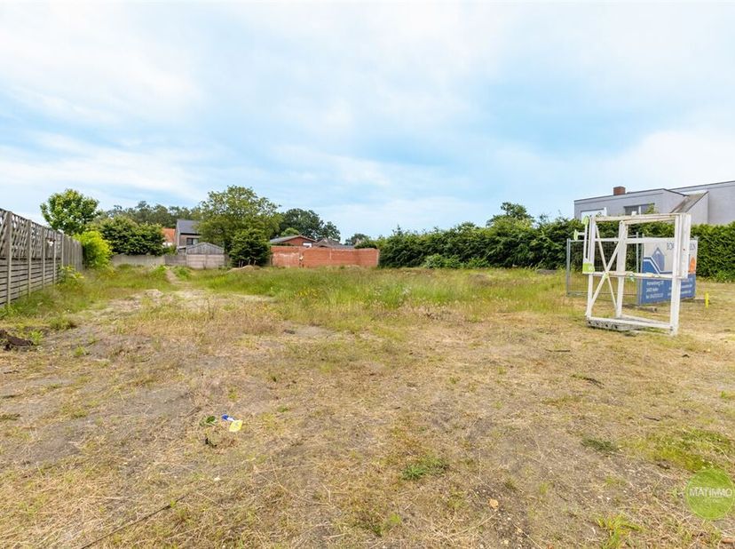 Ruime bouwgrond voor open bebouwing in Dessel.&lt;br /&gt;
Ontdek deze prachtige bouwgrond van 696 m² in het charmante Dessel-Witgoor.&lt;br /&gt;
De ligging is i