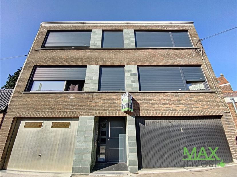 Appartement rénové avec 1 chambre au deuxième étage, entièrement carrelé.&lt;br /&gt;
 Hall d&#039;entrée avec vestiaire. wc indépendant. Living exposé sud. &lt;br