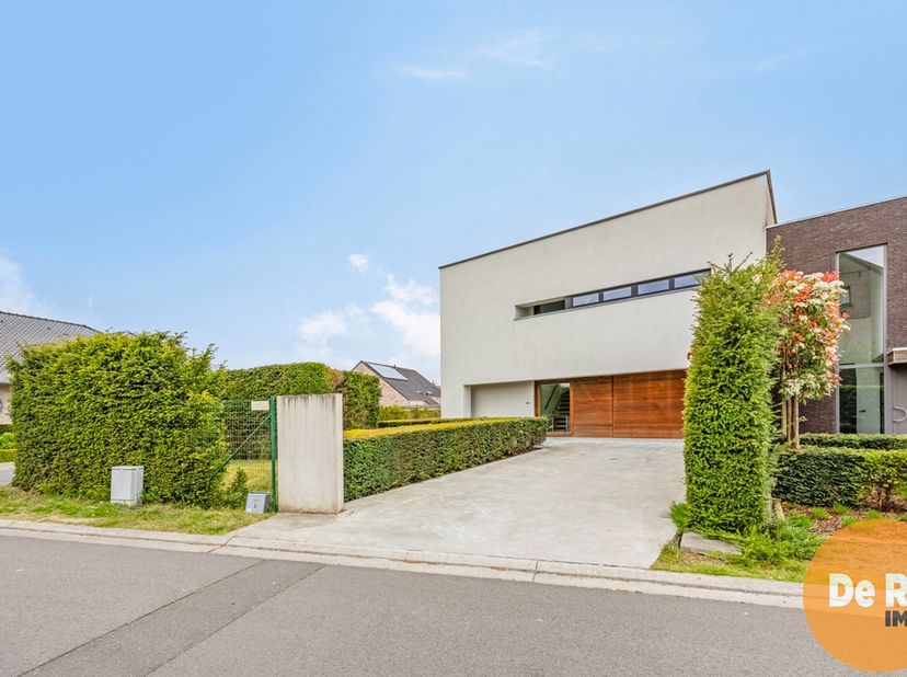 EERSTE BEZOEKDAG ZATERDAG 24/05 VAN 9U TOT 13U (enkel op afspraak!)&lt;br /&gt;
ZOTTEGEM - Stijlvolle en rustig gelegen moderne villa.&lt;br /&gt;
Deze instapklar