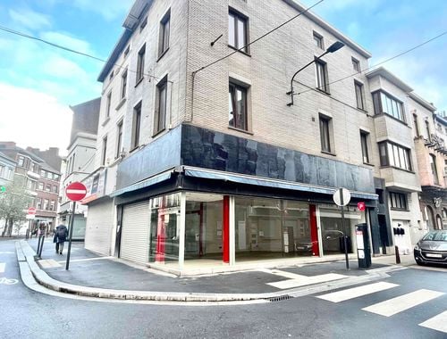                                         Bien commercial à louer à Charleroi, € 660
