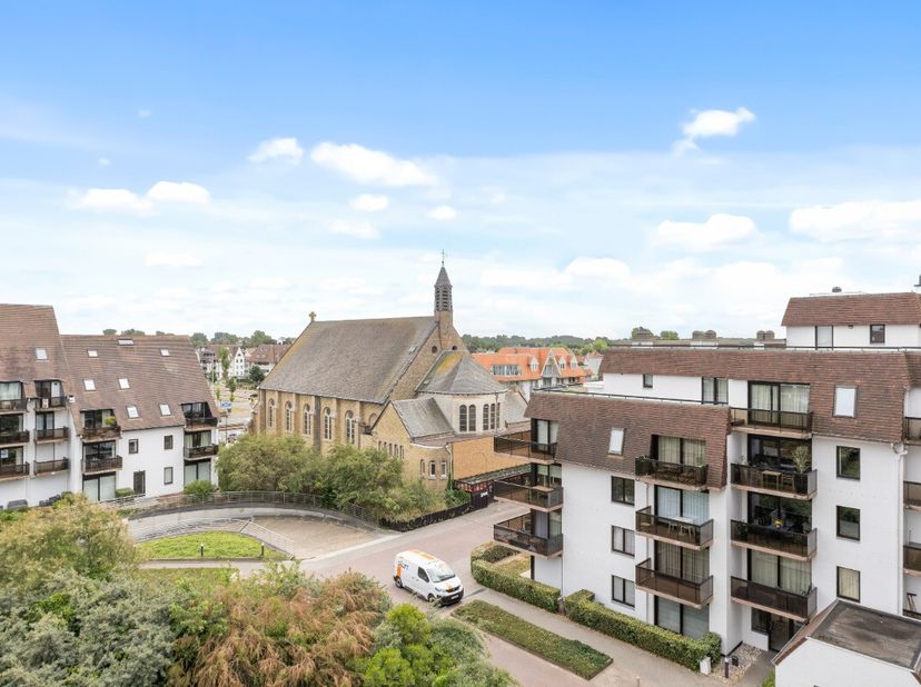 Koksijde: Gezellig 1-slaapkamerappartement met extra slaaphoek, gelegen op de grens van Koksijde en Sint-Idesbald, op slechts 100 meter van de zeedijk