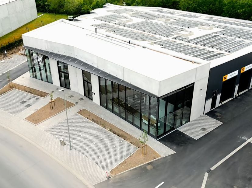 Plusieurs espaces disponibles à la location sur ce projet tout neuf.&lt;br /&gt;
Espace intérieur aménageable en fonction de l&#039;activité, en accord avec le p