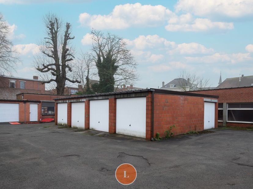 Garage à vendre
                    à 8930 Menen