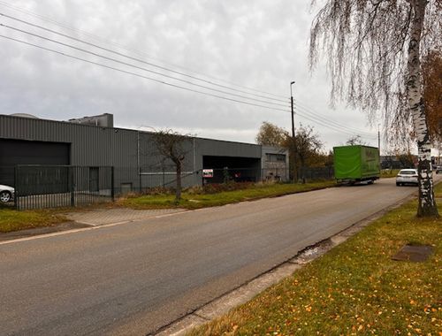                                         Magazijn met bureel te huur in Tongeren, € 12.000

