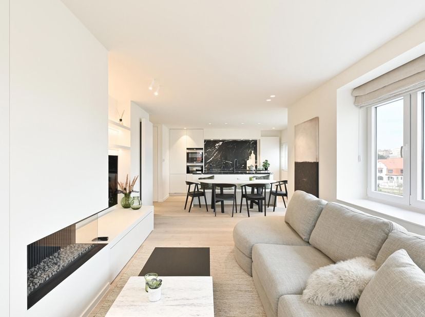 Prachtig instapklaar hoekappartement (125m²) met 3 grote slaapkamers en met een prachtig zicht op het Zegemeer.&lt;br /&gt;
Het appartement is rustig gelege