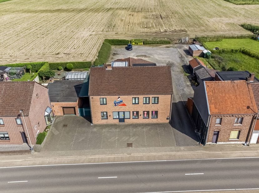 Bien professionnel à vendre
                    à 3670 Gruitrode
