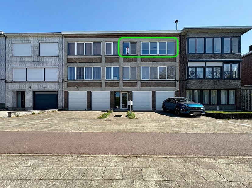 Cet appartement de 2 chambres avec jardin et garage à louer est situé dans un petit immeuble de la Doornstraat à Wilrijk. Cet appartement offre une co