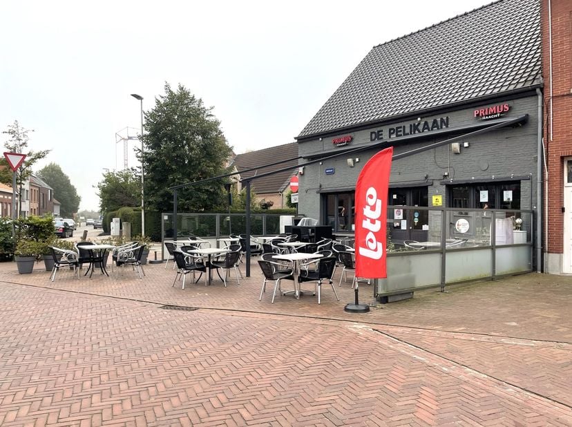Dit uniek investeringspand (Opbrengst bruto 7.78%) is gelegen in het hartje Vremde aan het verkeersvrij kerkplein. Het zeer goed draaiend volkscafé ,