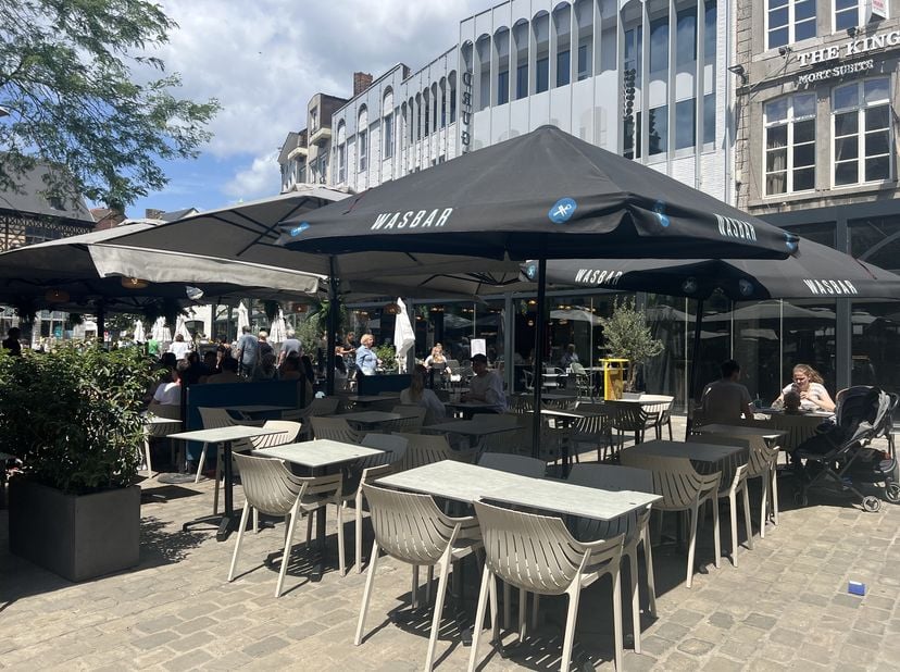 Disposition:&lt;br /&gt;
- Salle d&#039;accueil&lt;br /&gt;
- Cuisine&lt;br /&gt;
- Bar&lt;br /&gt;
- sous-sol&lt;br /&gt;
- Toilettes&lt;br /&gt;
- Premier étage&lt;br /&gt;
- Deuxième étage &lt;br /