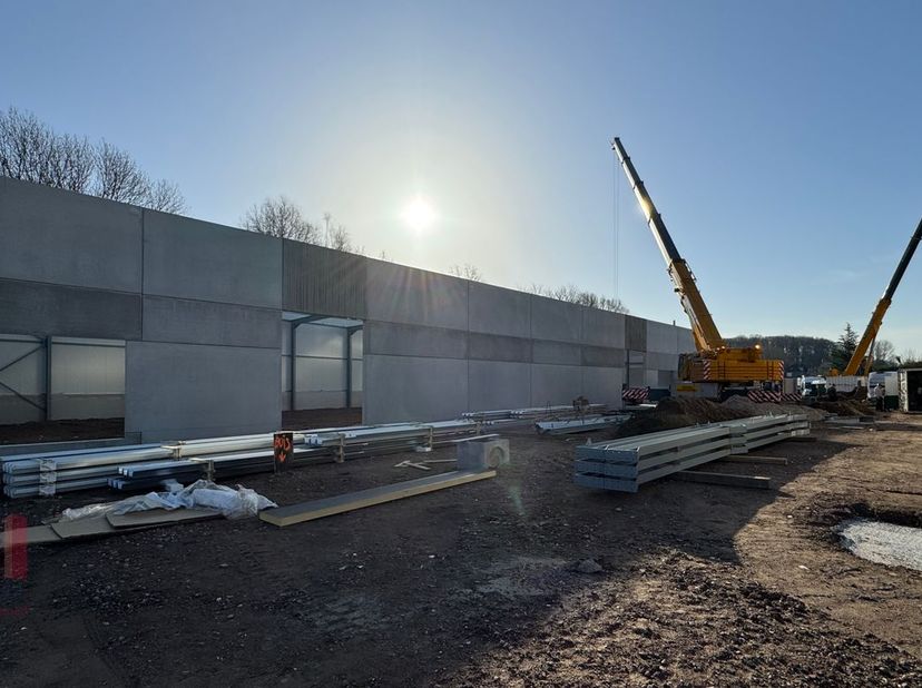 Nieuwbouw KMO-unit met een oppervlakte van 240 m² te koop met een fantastische ligging langs de commerciële Brusselbaan te Hekelgem (Affligem).&lt;br /&gt;
