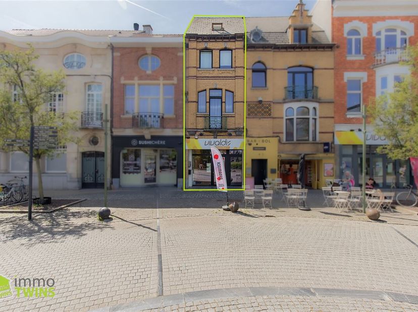 Uniek handelspand met triplex appartement in het hart van Dendermonde&lt;br /&gt;
In het hart van Dendermonde, op een toplocatie in de bruisende Brusselsest