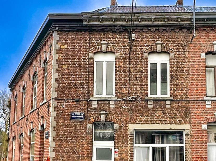&quot;&quot;&quot; SOUS OPTION &quot;&quot;&quot;&lt;br /&gt;
Immeuble de rapport de trois entités louées présentant un bon rendement locatif. &lt;br /&gt;
&lt;br /&gt;
Au rez : un hall d&#039;entrée com