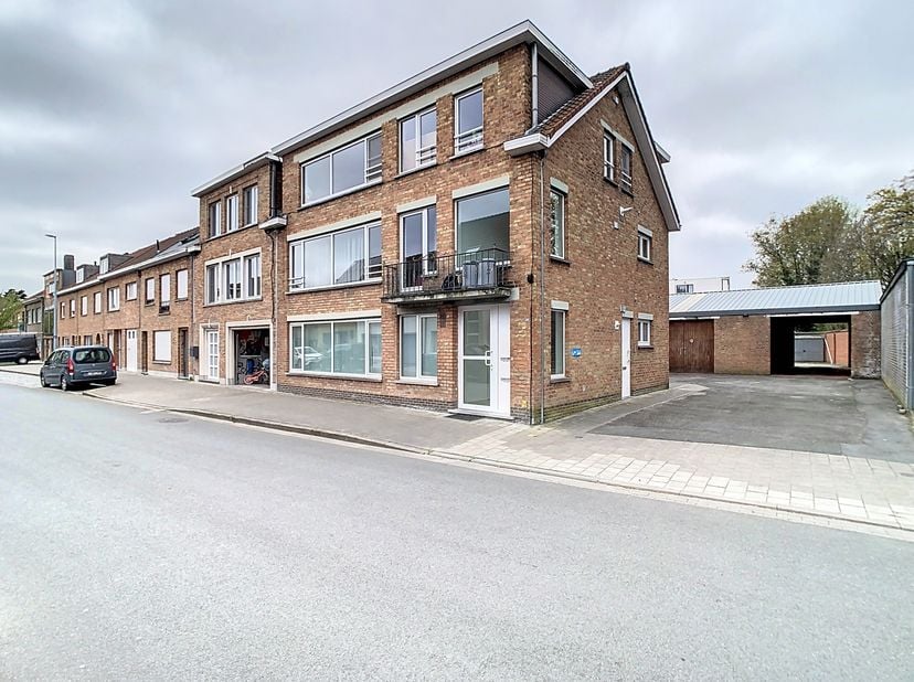 Appartement au rez-de-chaussée avec 2 chambres à louer à Bruges. L&#039;appartement est situé à proximité des principales routes d&#039;accès et à une courte di