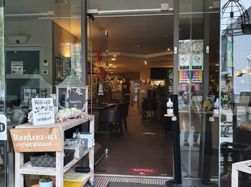 Overname goed draaiend restaurant in Dadizele.Bestaat uit :* Alle dranken en likeuren (waarde : 15000euro)* koffiemachine + koffiemolens.* Verbruikers