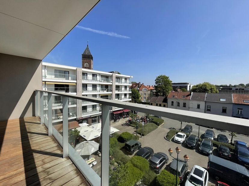 WOLUWE-SAINT-PIERRE, nabij het metrostation Tomberg (tussen de Rob en het gemeentehuis van WSP): mooi APPARTEMENT (1 slaapkamer/1 badkamer) van 65m2 m